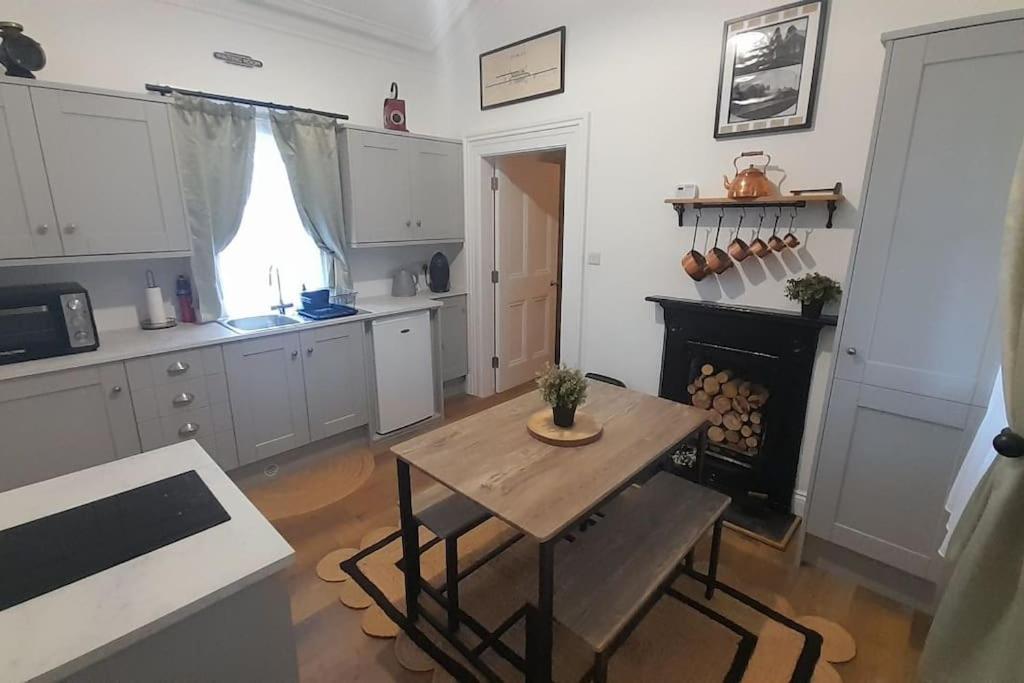 The Railway Sleeper Apartment Cullybackey ภายนอก รูปภาพ